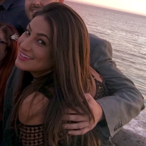 Meet your Posher, Nicollette - Picture 2 of 2